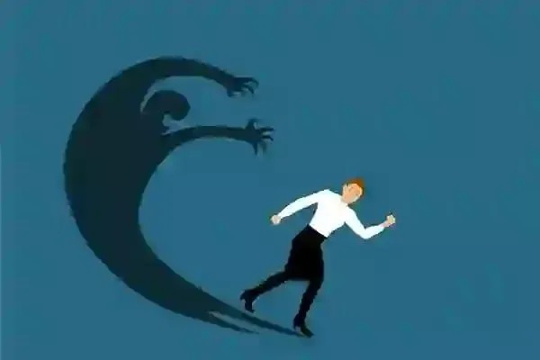梦境解析，梦到被人追杀的深层含义与心理暗示