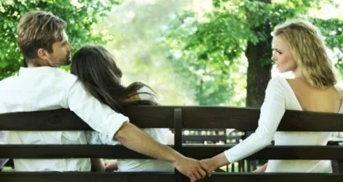 梦境交织现实，梦见去情人家里碰到他的老婆，预示了什么？