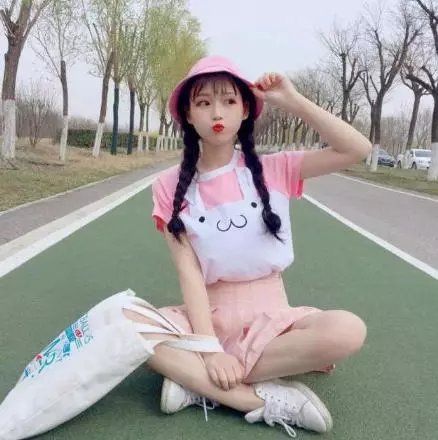梦见鸡生蛋，梦境中的生命象征与启示