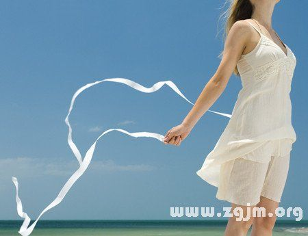 梦境解析，我梦见穿白衣服的女的不停追我