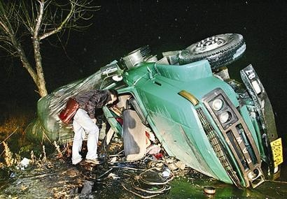 梦境交织，车翻与对面车祸的死亡预兆，解析梦境背后的深层含义