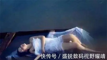 梦境的奥秘，解析梦见自己光着身子在波花生的深层含义