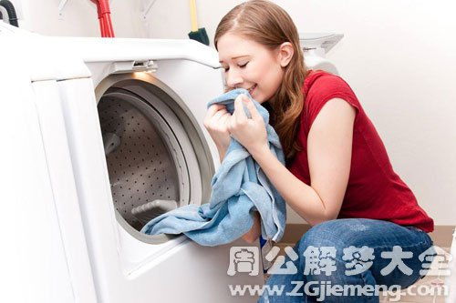 梦见给喜欢的人洗衣服，情感与责任的交织象征