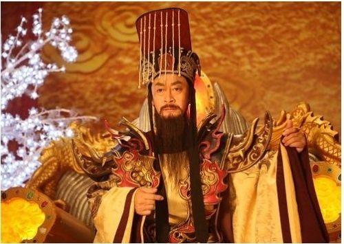梦境解析，47岁女性梦见蛇饿死洞中的深层含义