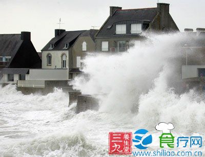 梦见发大水，探索梦境背后的深层含义与心理启示