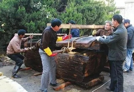 周公解梦，梦见棺材中有棺材，寓意深长的双重象征