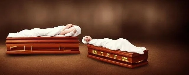 梦境之谜，梦见棺材里装着人没死，寓意何在？