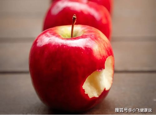 梦到和别人一起吃苹果，共享甜蜜，寓意深远