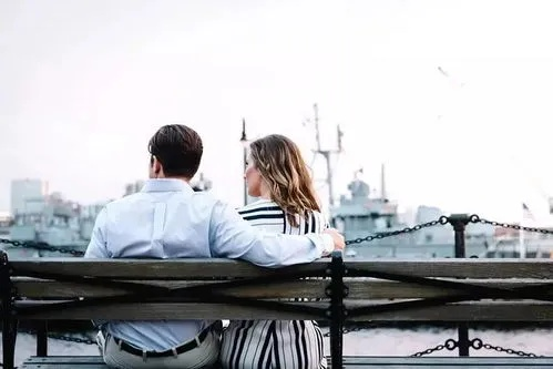 梦境的启示，梦见自己的女人出轨，是内心的警示还是无意识的投射？