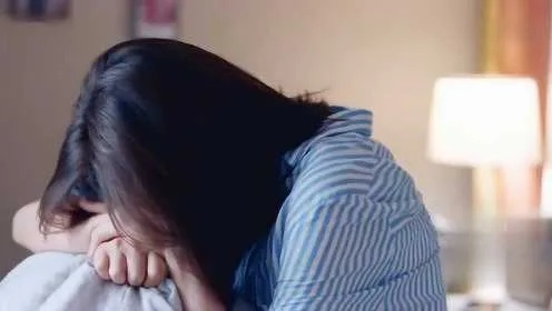 梦见老公的姑妈快死了，姑妈哭自己的母亲，梦境背后的深层含义