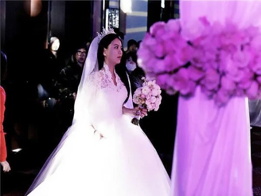 未婚女生梦到自己结婚，梦境背后的深层含义与心理解析