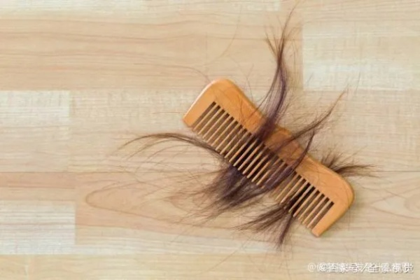 梦见自己头发掉了一大把，梦境背后的深层含义与解析