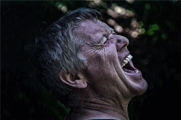 梦见对死去的亲人哭，情感宣泄与心灵慰藉的梦境解析
