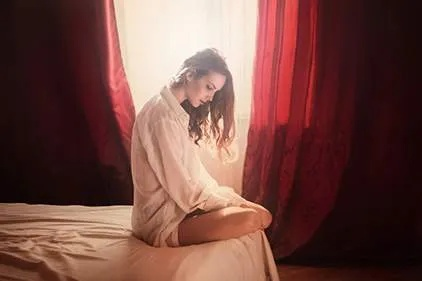 连续两晚蛇梦缠绕，情感纠葛与内心探索的预兆