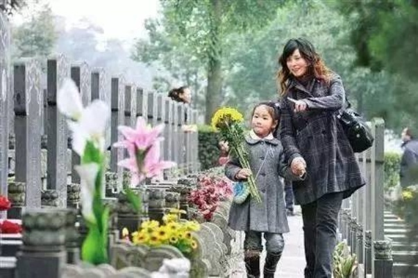 梦见带小孩去扫墓，探索梦境中的情感与象征意义