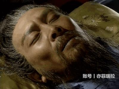 梦见自己在寺庙前跪拜，探寻心灵深处的信仰与虔诚