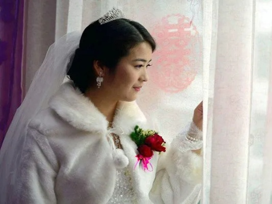 妈妈昨晚梦见我结婚，未婚20岁女的梦境解析与心理启示