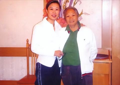 梦见自己钻窗户，探索梦境中的神秘窗口与自我成长之旅