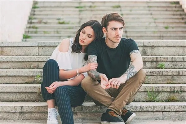 男生梦见自己女朋友快要离开人世，梦境背后的情感与心理解析