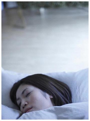 梦见亲人死了又活了，不祥之兆与健康预警