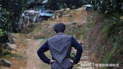 梦境与现实的交织，梦见爷爷过世却见他逐渐缩小的身影