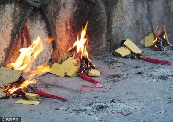 我梦见给死去的爷爷烧纸，一场穿越时空的情感对话