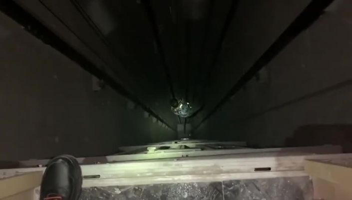 梦见电梯往下走，还梦见电梯里面好多蛇，探索梦境背后的深层含义