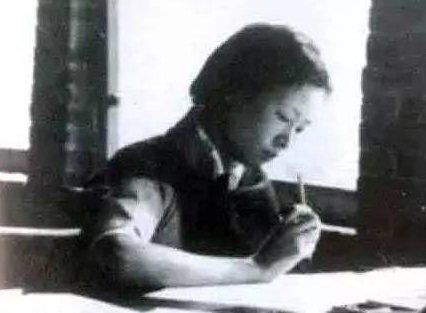 梦境中的未竟之言，解析前男友不回信息的梦境