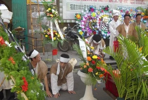 梦见死去爷爷的葬礼，一场心灵深处的告别仪式