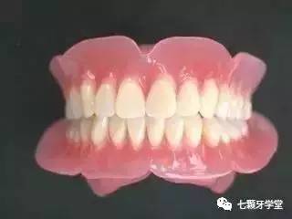 昨晚我梦到我的牙象假牙似的拿掉刷洗后放在手里全碎了听说梦牙掉，梦境解析与心理暗示