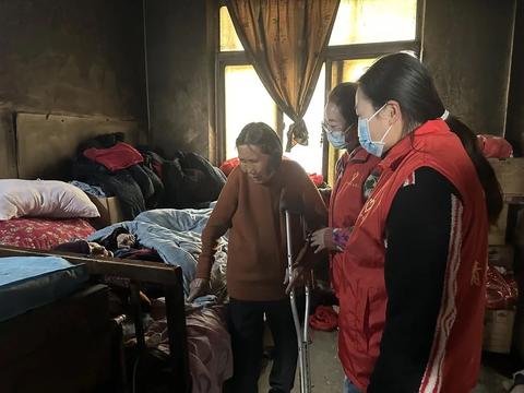 梦回往昔，病榻之上的温情再现——解析梦到去世多年的奶奶生病躺在床上的梦境