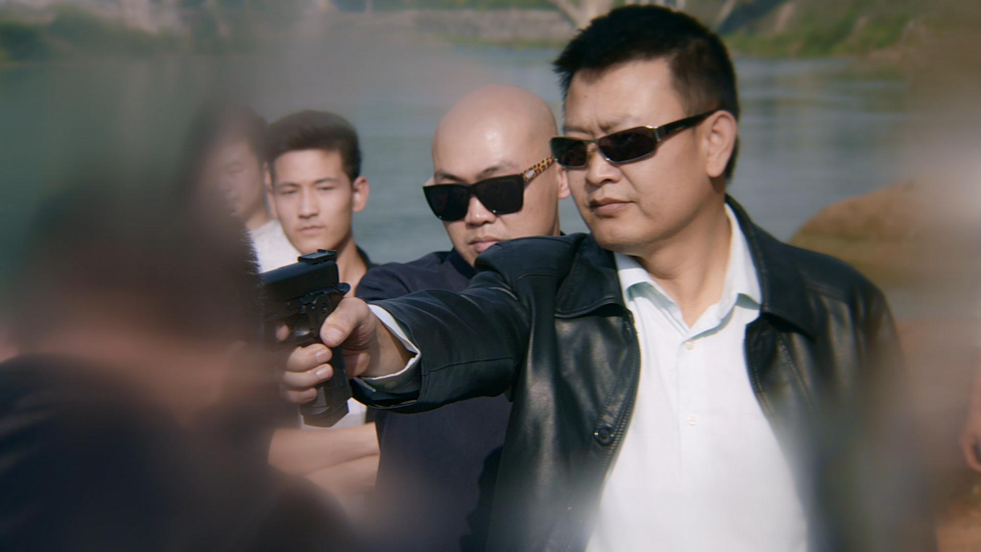 梦境解析，追逐与落水的深层含义
