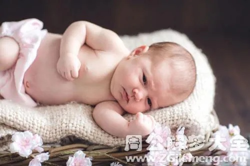 做梦梦到自己摔死婴儿，梦境背后的深层含义与心理解析