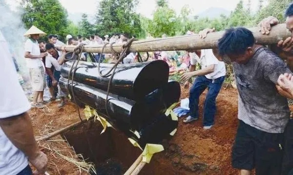 梦见死人埋了然后有人抬着空棺材，探索梦境背后的深层含义