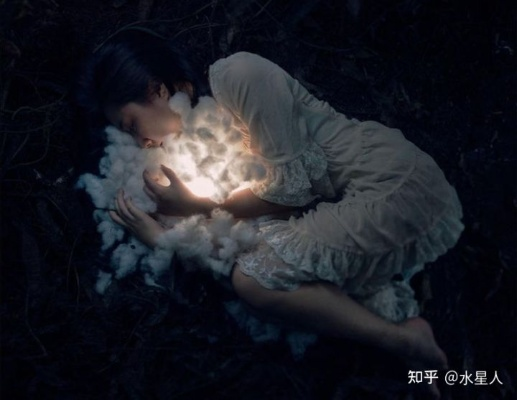 梦见女孩穿很多衣服，解读梦境中的深层含义与心理暗示