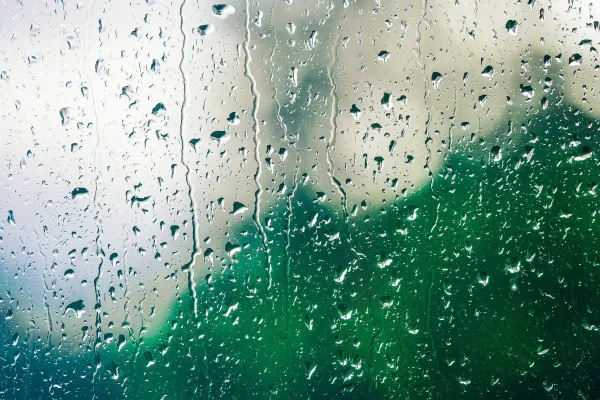 梦见大海而且还下雨了，探索梦境中的情感与象征