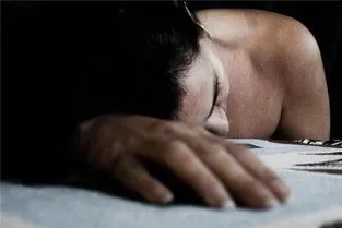 前天晚上梦见自己看见前男友死了，这代表什么？
