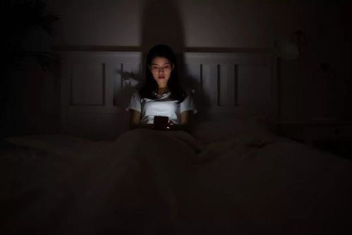 梦见被女鬼缠身，探索梦境背后的深层含义与心理解析