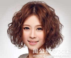 梦见别人剪头发，梦境背后的深层含义与解析