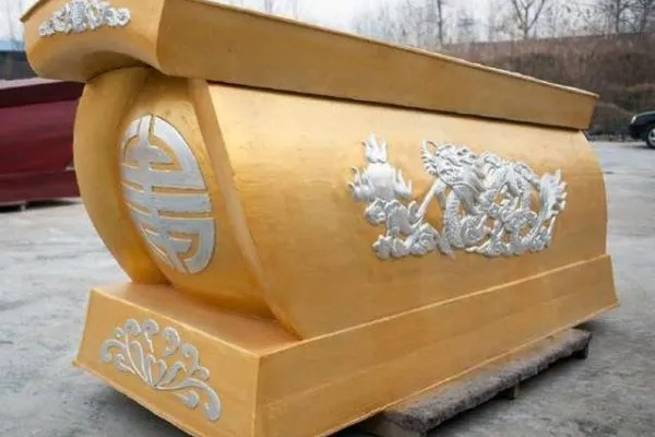 梦境中的生与死，解析梦见棺材和坟墓的含义