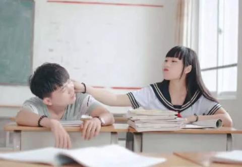 梦见前男友深情注视，梦境背后的情感解析与自我探索