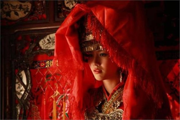 梦见自己和学妹古代婚礼，穿越千年的情感纠葛与内心探索
