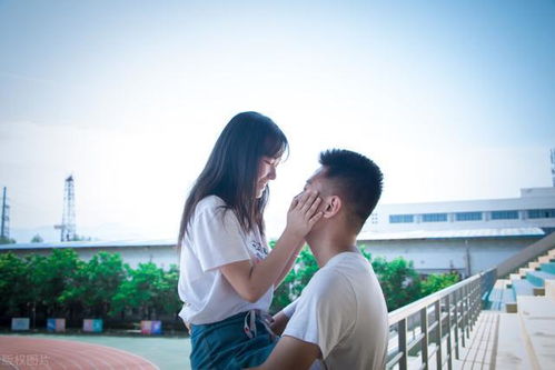 两人离婚女人又回去生女孩，周公解梦与情感归宿的深层含义