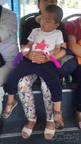 梦见火老爸就坐在火旁边，梦境中的炽热与亲情的温暖交织