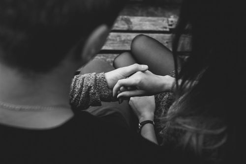 接连几天晚上都梦到初恋女友，梦境背后的情感与心理解析