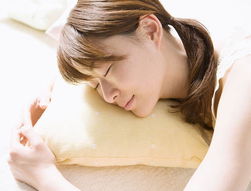 梦境交织，梦见女儿抱着一个小男孩的深层寓意与心理解析