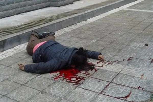 周公解梦，梦见有人从楼上摔下死了