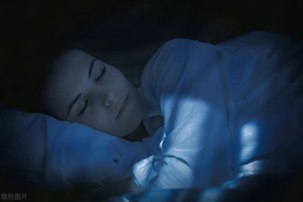 梦境的迷雾，解析梦见老公与我及另一女子共床而眠的深层含义