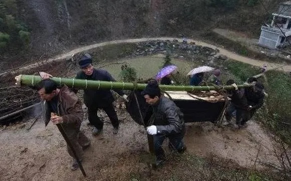 梦境解析，昨天晚上我梦到自己抬棺材——寓意与解析
