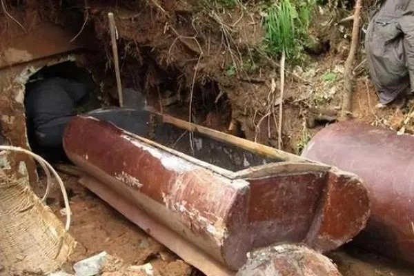 梦见一家同时死三人见到三口棺材，深度解析梦境中的预兆与心理暗示